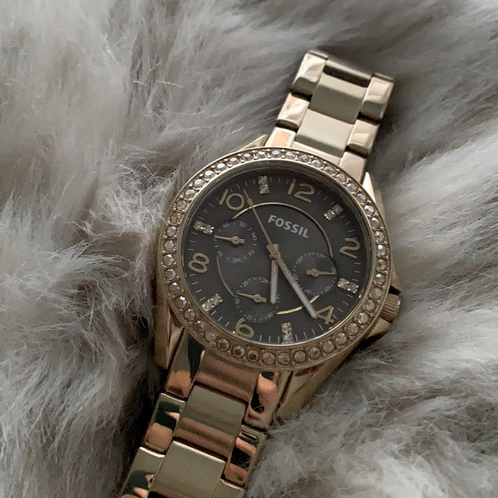 Genuine Ladies Fossil Watch - Champagne Gold
